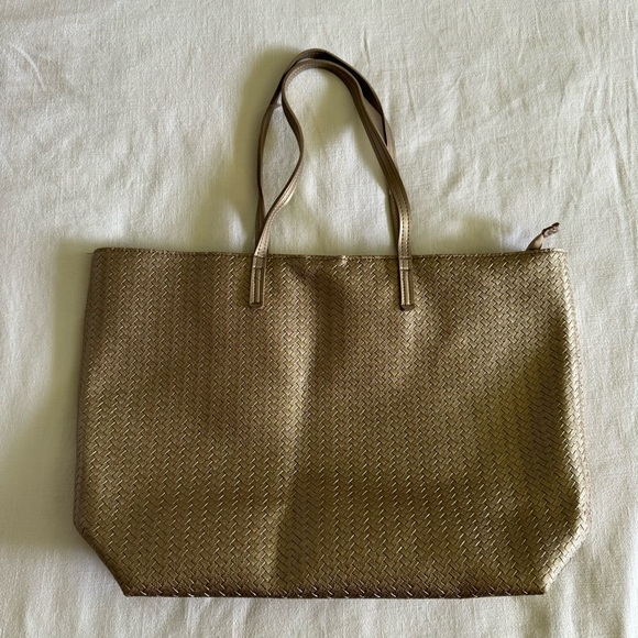 Bath and body Works gold woven leather weekender/beach tote bag - Picture 2 of 5